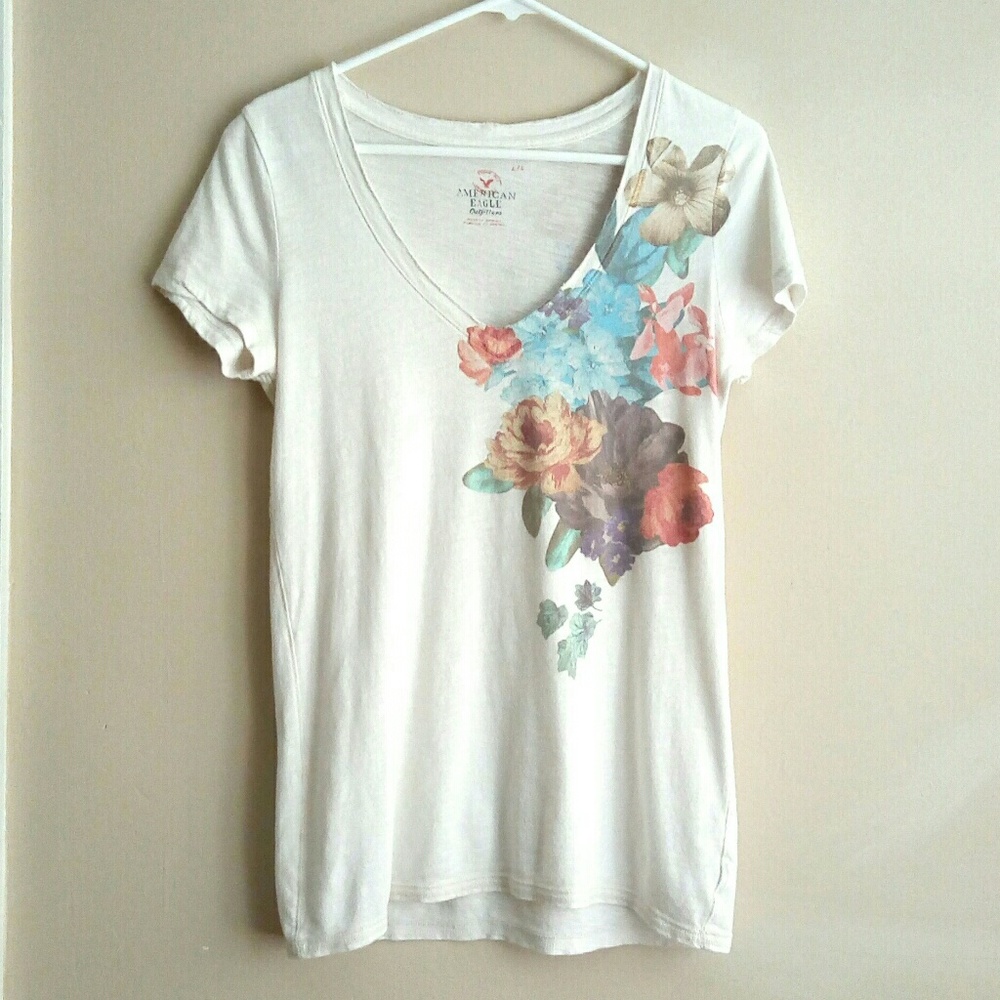 🔥AE Distressed Vintage Floral V-Neck Tee - Ivory